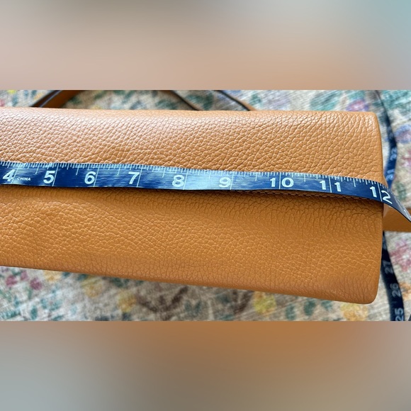 Persaman New York Leather Tote - Picture 12 of 15